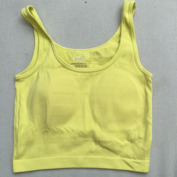 Basic top with padding included - Picture 3 of 6